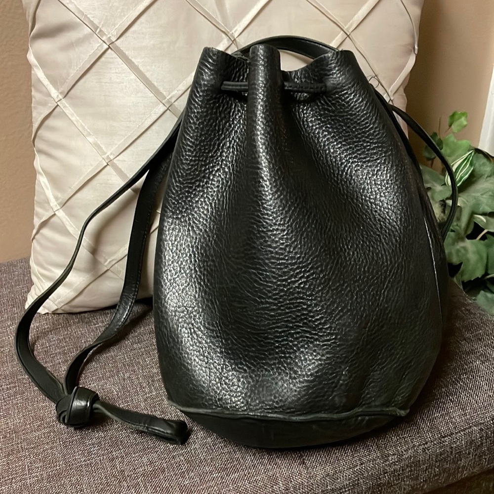BAGGU black leather bucket bag